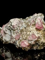 Spinel, pyrhotin, lepidolit