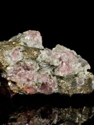 Spinel, pyrhotin, lepidolit