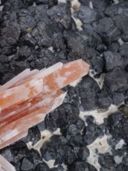 Red quartz, magnetit